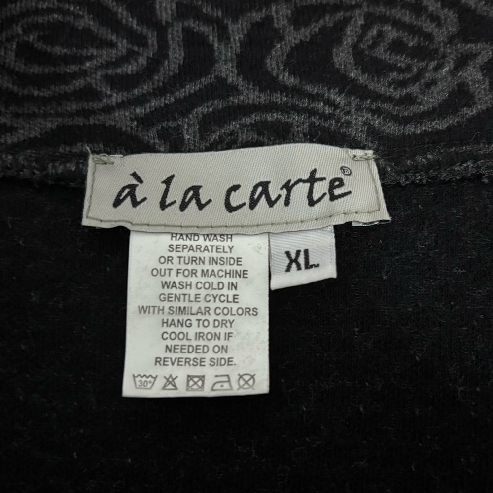 A La Carte Floral Embroidered Women's Long Cardigan - Picture 3 of 8